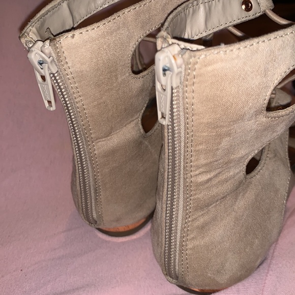 7 1/2 Ladies J. Lo Nude and Rose Gold Sandals 7.5 Jennifer Lopez Women’s Shoes - Picture 3 of 5